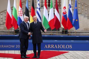 O priorytetach zbliżającej się prezydencji Polski  w Radzie UE,   w obliczu globalnych wyzwań,  tematami rozmów przywódców uczestniczących  w szczycie Grupy Arraiolos