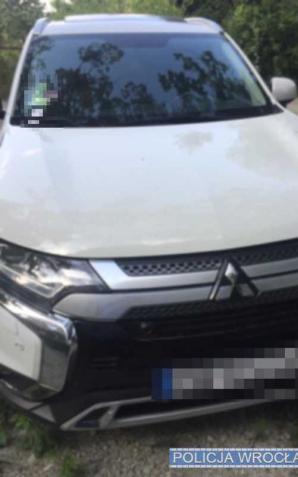 Policjanci odzyskali skradzione Mitsubishi o wartości 85 tys. złotych