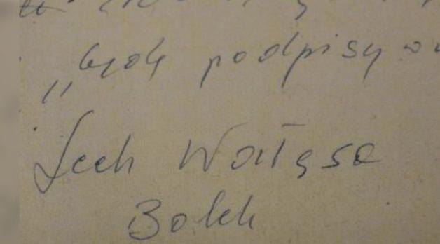 IPN zakończyło śledztwo w sprawie podrobienia przez funkcjonariuszy Służby Bezpieczeństwa dokumentów uznając podpisy Lecha Wałęsy za prawdziwe